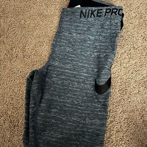 Nike pro leggings, women size medium! gently used